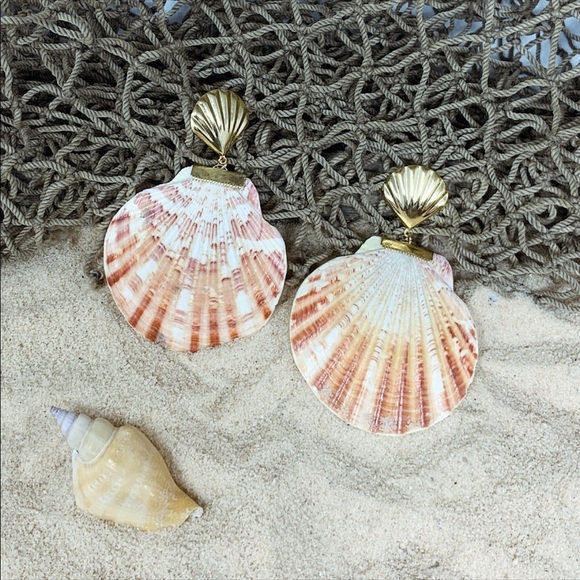 SEASHELL SCALLOP EARRINGS - Picture 1 of 1